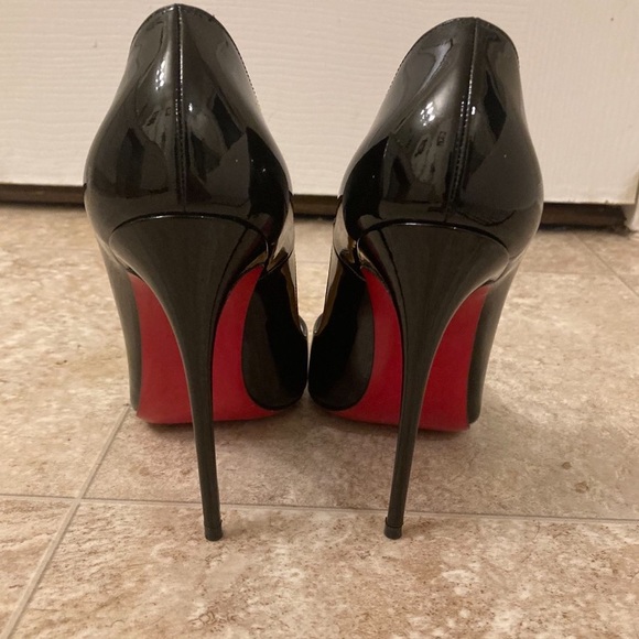 - Christian Louboutin - Picture 2 of 7
